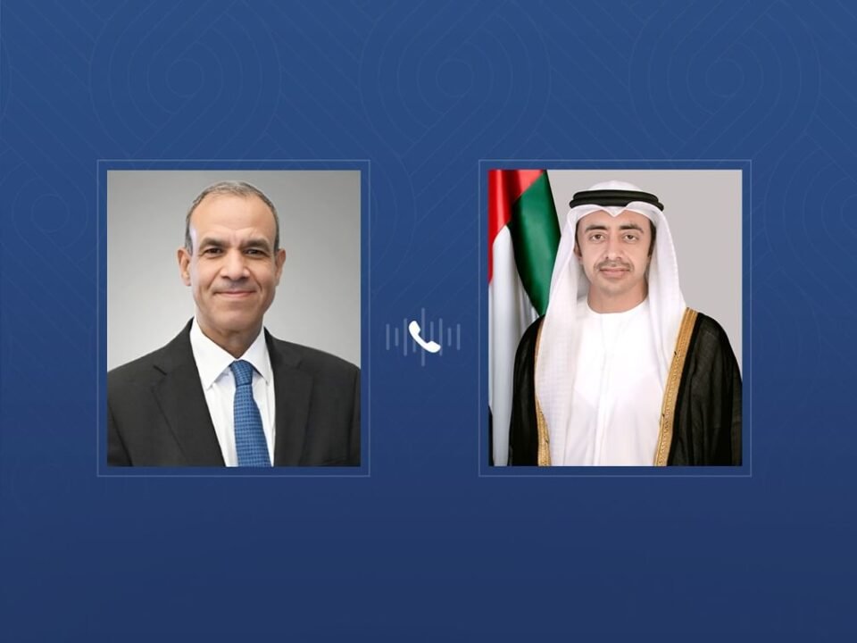 عبدالله بن زايد يبحث هاتفياً مع وزير خارجية مصر الأوضاع في المنطقة