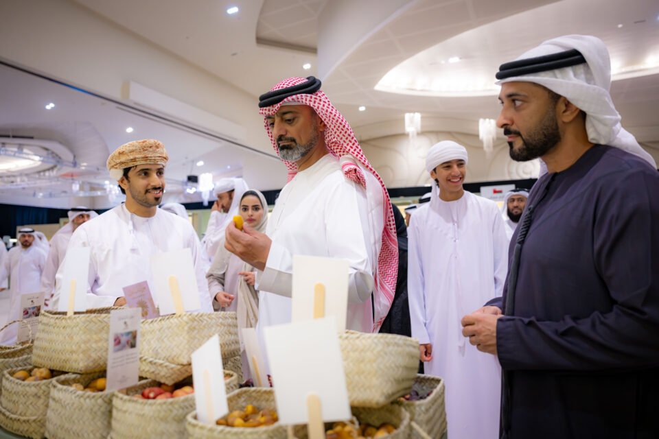 عمار بن حميد يفتتح النسخة الـ11 من مهرجان ليوا عجمان للرطب والعسل