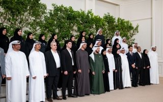 محمد بن زايد يستقبل طلبة الثانوية المتفوقين للعام الدراسي 2025