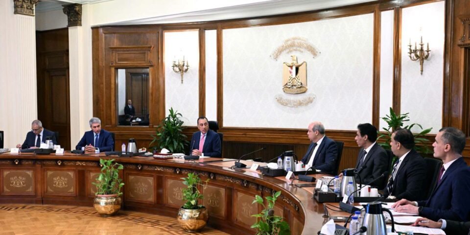 مدبولي يؤكد تحفيز شركات الطيران والسياحة وزيادة الطاقة الفندقية لاستيعاب أعداد السائحين