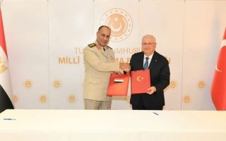 مصر وتركيا توقعان خطابي نوايا لتعزيز التعاون الدفاعي والتصنيع العسكري المشترك