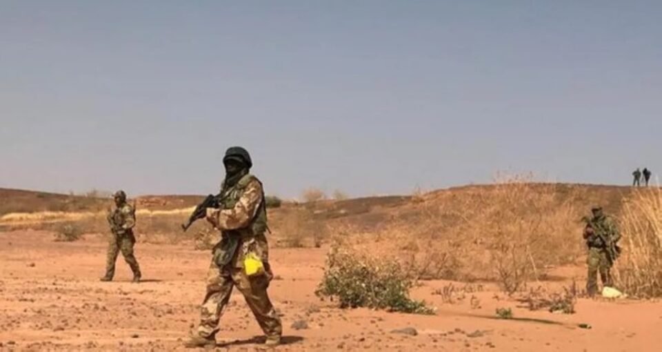 مقتل 16 جنديًا الجمعة في هجوم "إرهابي" بغرب النيجر