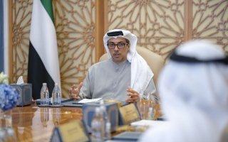 منصور بن زايد يترأس اجتماع مجلس إدارة مجلس الاستقرار المالي
