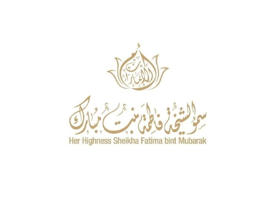نيابة عن الشيخة فاطمة.. خولة السويدي تقدم واجب العزاء إلى الشيخة موزا بنت ناصر في وفاة حمد بن خليفة