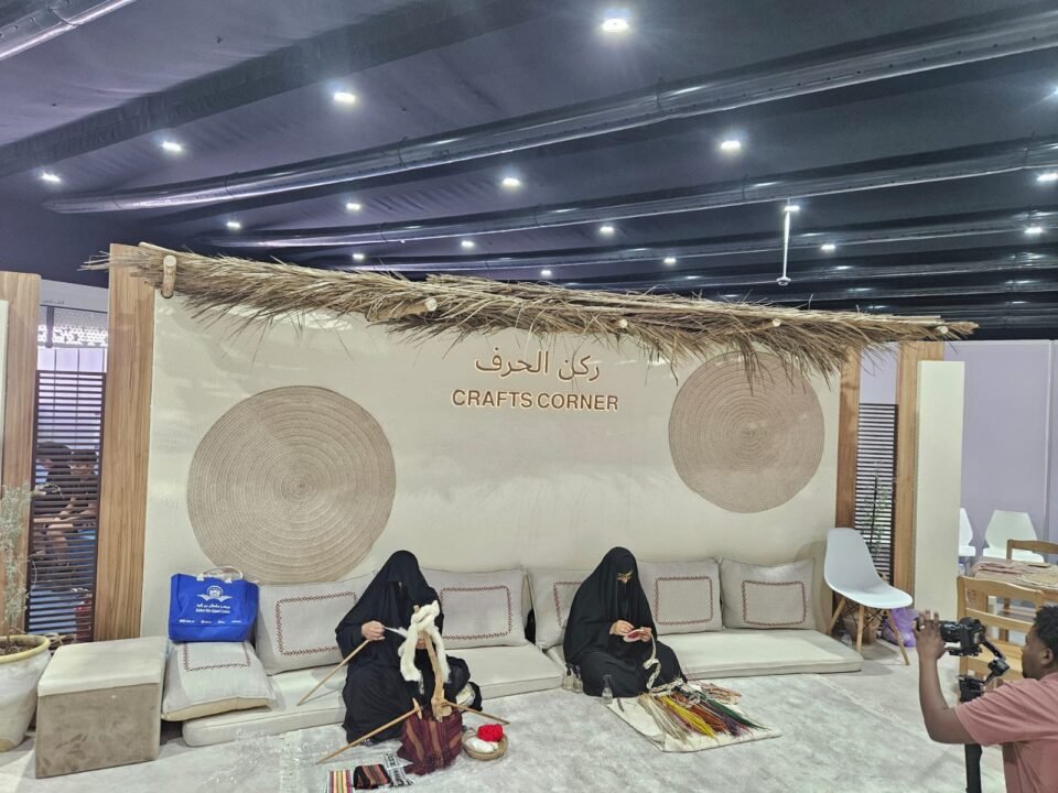 هيئة أبوظبي للتراث تستقطب زوار مهرجان الشيخ زايد الصيفي بتجارب تفاعلية