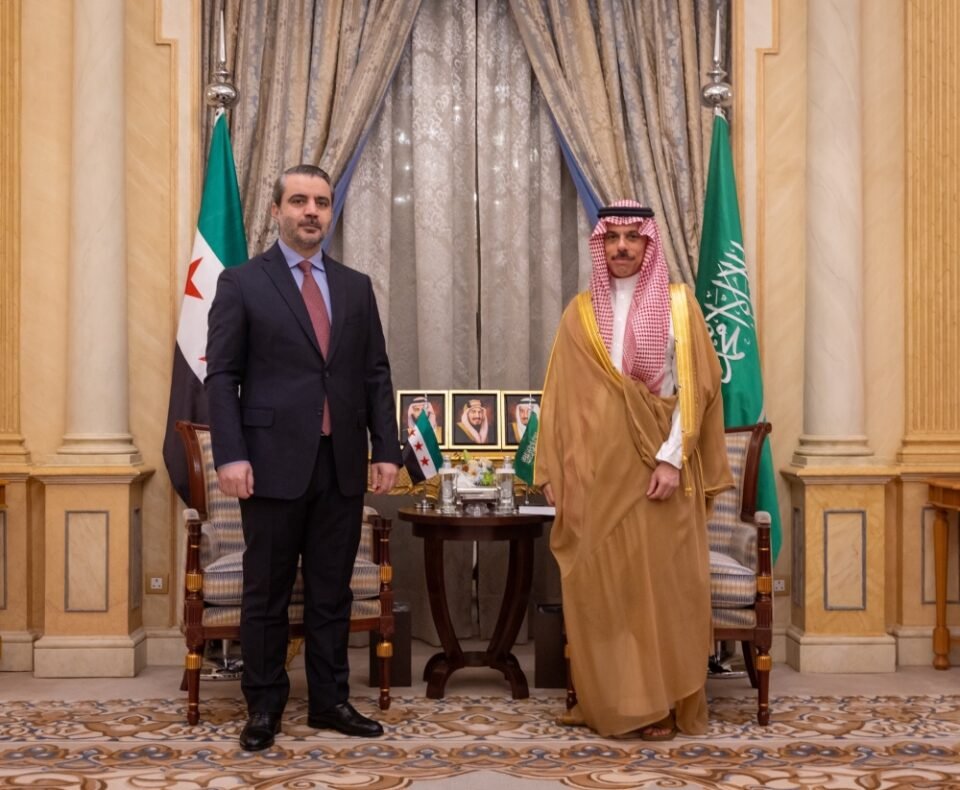 وزير الخارجية يبحث مستجدات الأوضاع في المنطقة مع نظيره السوري