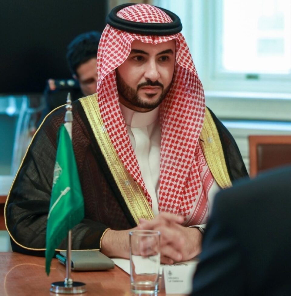 وزير الدفاع يعزي أمير قطر في وفاة الشيخ حمد بن خليفة آل ثاني