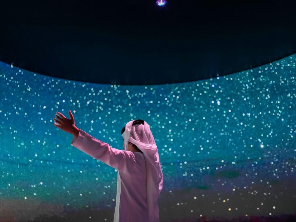 تجربة "نجم سهيل" الرقمية تأخذ زوار معرض أبوظبي للصيد في رحلة بصرية إلى سماء الإمارات