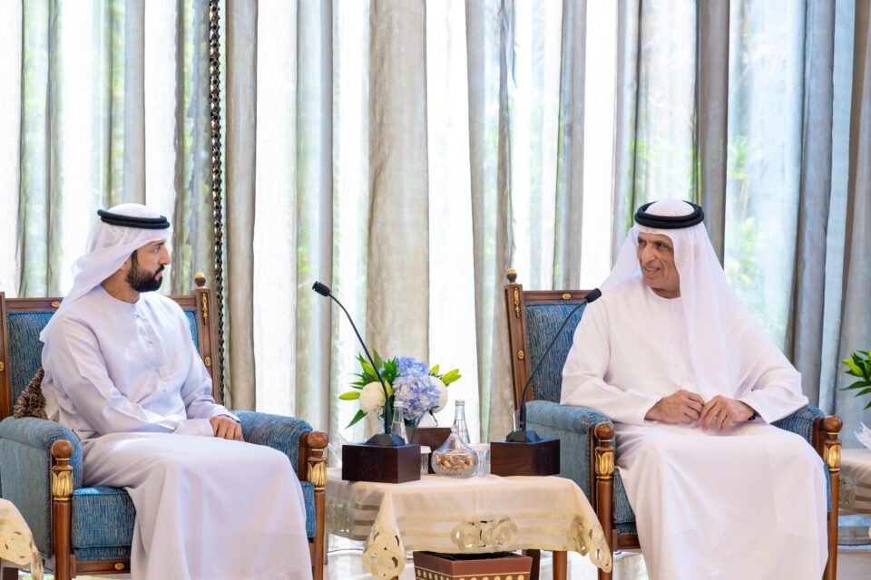 حاكم رأس الخيمة يستقبل سلطان النيادي.. ويطلع على برنامج الجاهزية الوطنية "غطاريف"