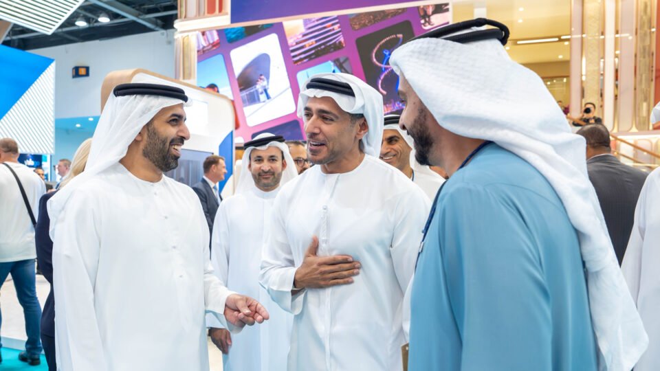 أحمد بن سعود يزور جناح رأس الخيمة في «سوق السفر العربي» بدورته الـ 33