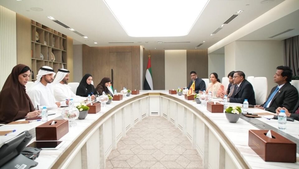 الإمارات وسريلانكا تبحثان توسيع الشراكة السياحية والاستثمارية وتعزيز الرحلات المباشرة
