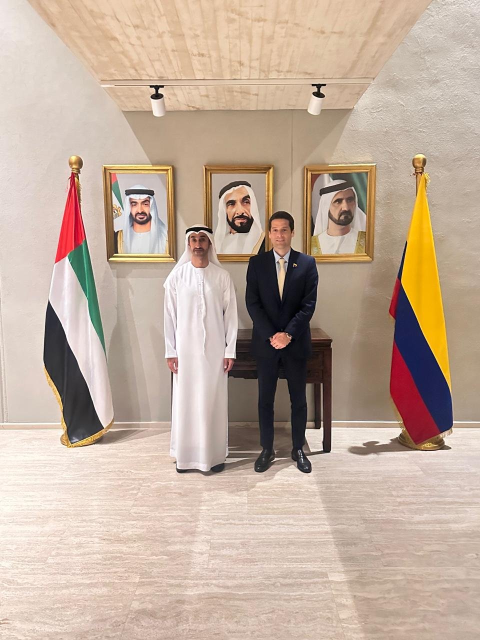 سفير الإمارات يلتقي وزير التجارة والصناعة والسياحة الكولومبي