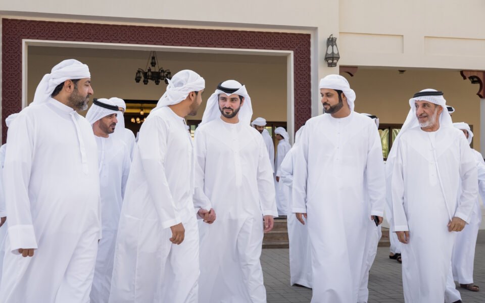 سلطان بن حمدان بن زايد يقدم واجب العزاء في وفاة راشد مبارك عبيد الكتبي