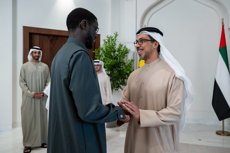 منصور بن زايد يلتقي الرئيس السنغالي