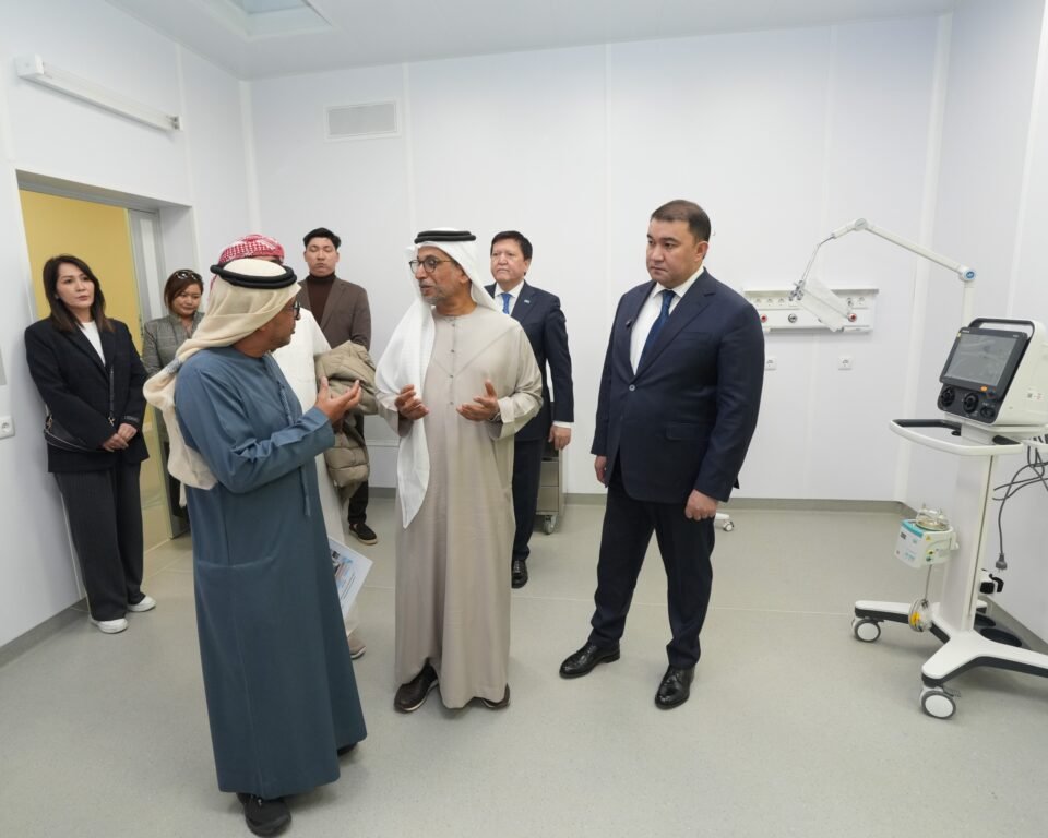 "أبوظبي للتنمية" يتفقد مشروع تطوير مستشفى الشيخ محمد بن زايد بكازاخستان