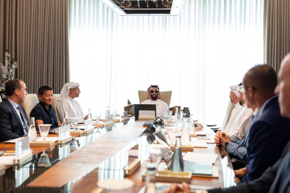 طحنون بن زايد يترأس الاجتماع الثالث لمجلس إدارة شركة «إم جي إكس» لعام 2026