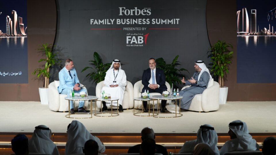 فوربس الشرق الأوسط تختتم قمة الشركات العائلية في أبوظبي بالتركيز على مستقبل الاستثمار عبر الأجيال